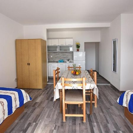 Val Apartmani, Stara Novalja Luaran gambar