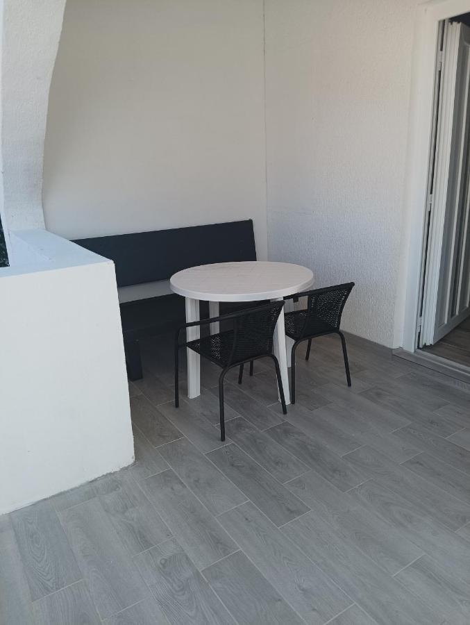 Val Apartmani, Stara Novalja Luaran gambar