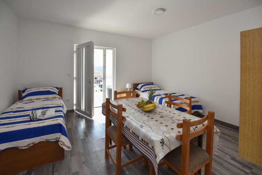 Val Apartmani, Stara Novalja Luaran gambar