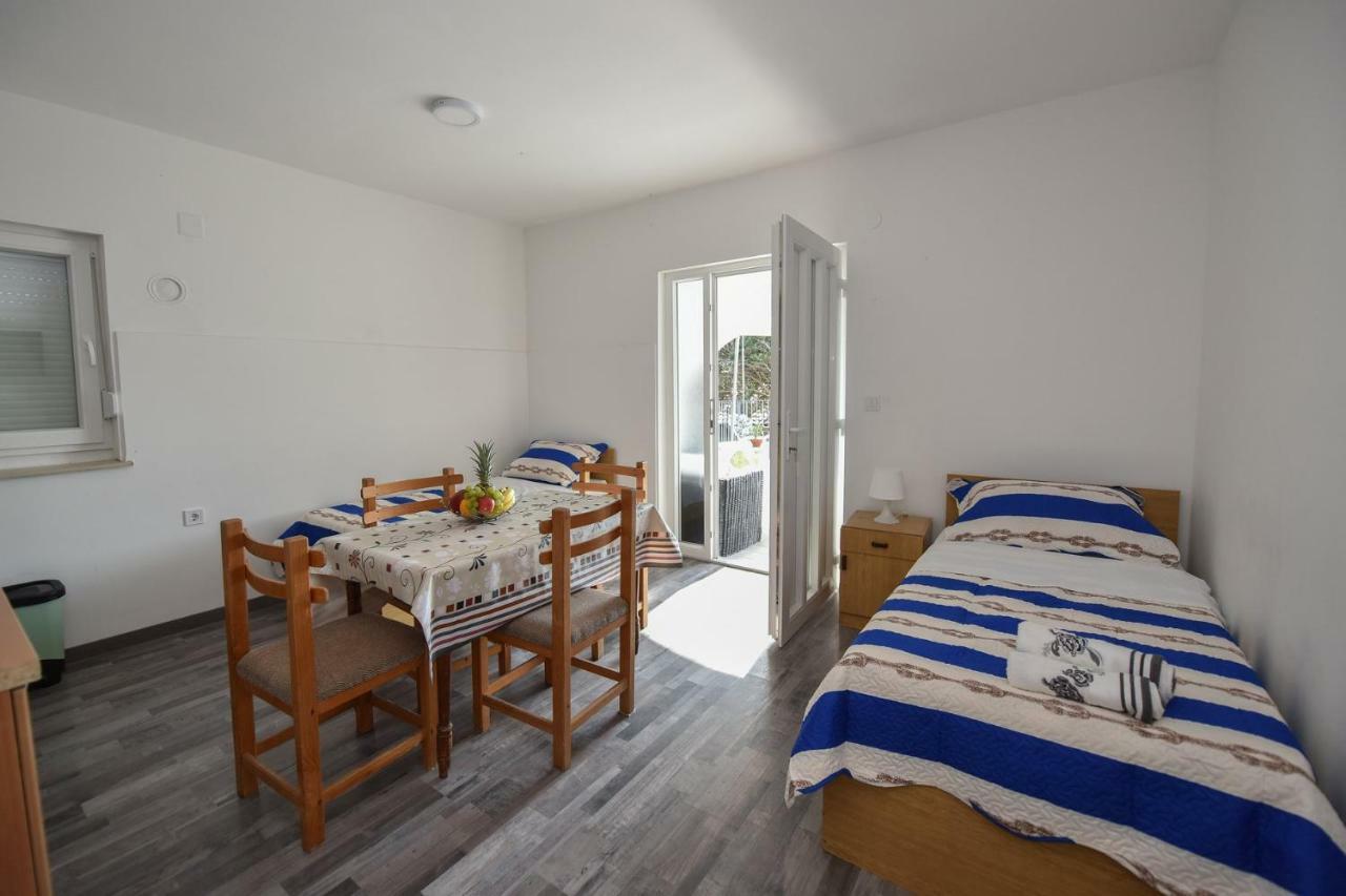 Val Apartmani, Stara Novalja Luaran gambar