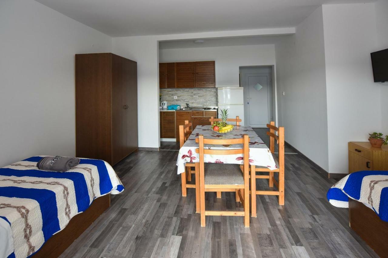 Val Apartmani, Stara Novalja Luaran gambar