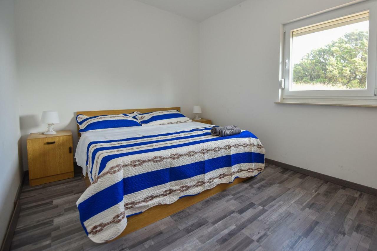 Val Apartmani, Stara Novalja Luaran gambar
