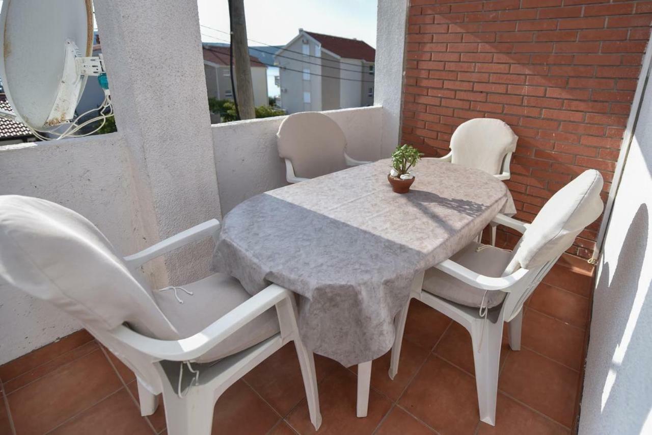Val Apartmani, Stara Novalja Luaran gambar