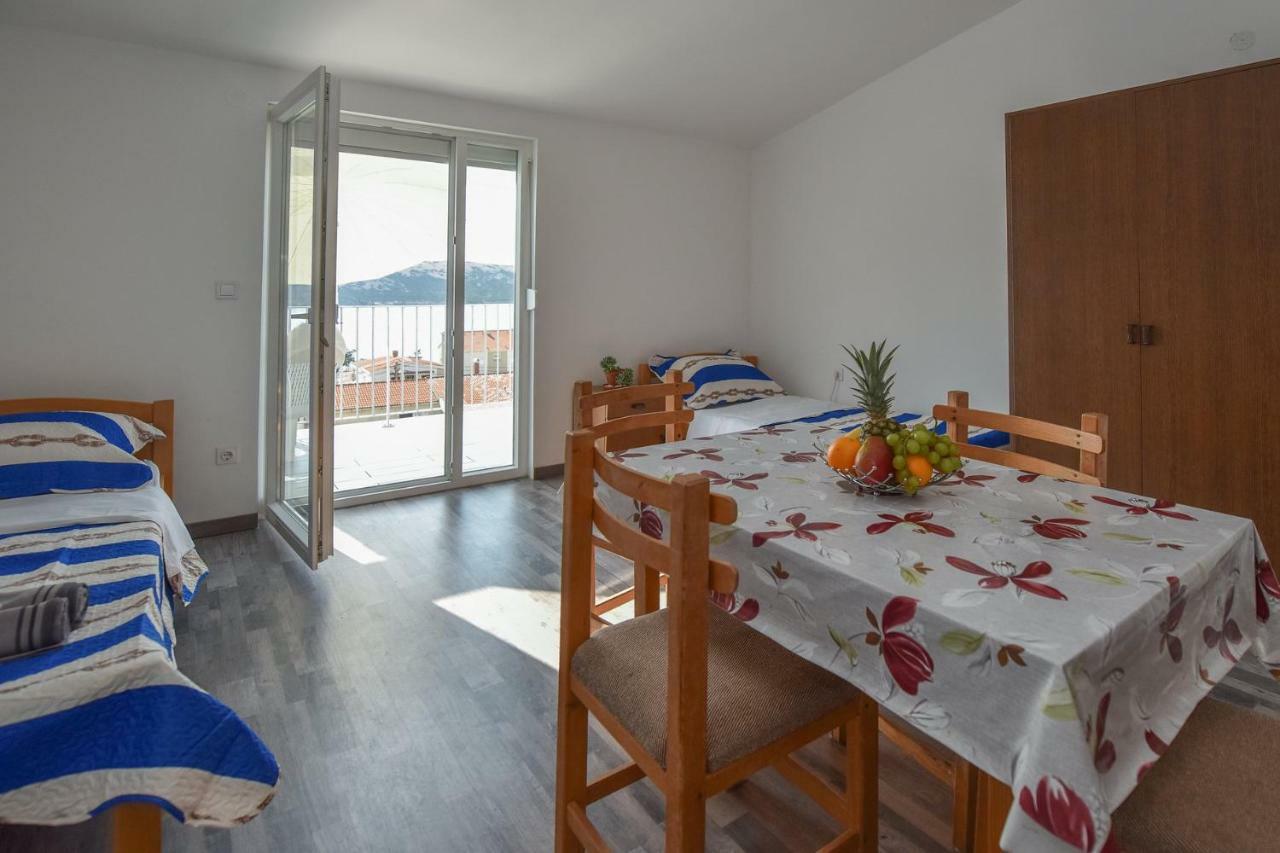 Val Apartmani, Stara Novalja Luaran gambar