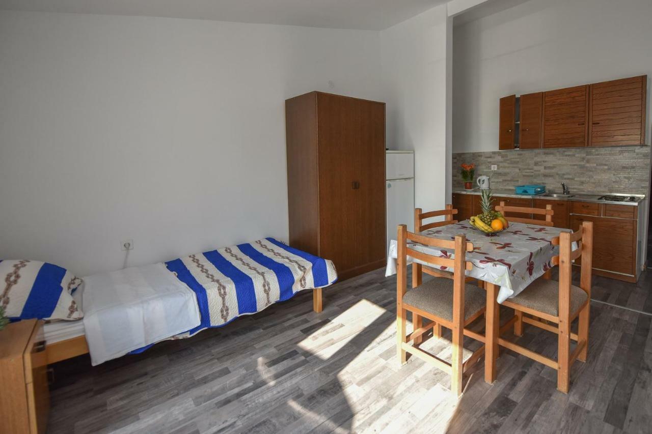 Val Apartmani, Stara Novalja Luaran gambar