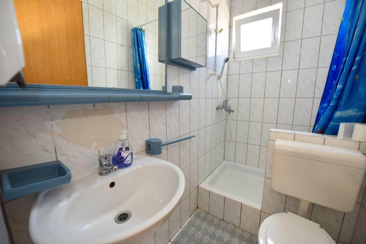 Val Apartmani, Stara Novalja Luaran gambar
